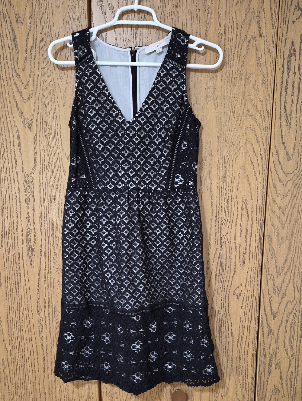 LOFT Black & White Lace Overlay V-Neck Cocktail Evening Dress Size 6